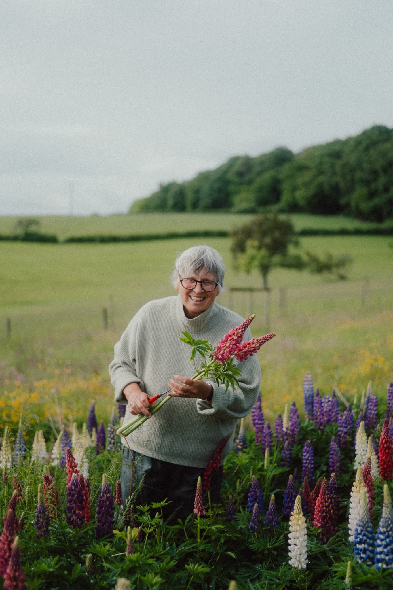 Stefanie bei der Gartenarbeit am Kapenaker